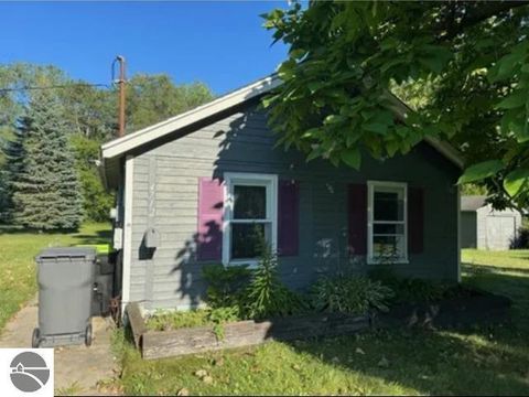 Photo of 4712 Jefferson Avenue, Midland, MI 48640 (MLS # 1943471)