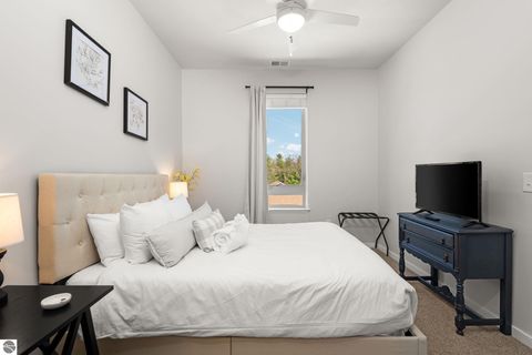 Tiny photo for 630306 S Garfield Avenue #306, Traverse City, MI 49686 (MLS # 1945084)