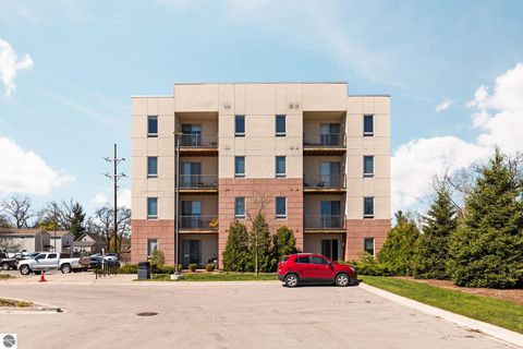 Tiny photo for 630306 S Garfield Avenue #306, Traverse City, MI 49686 (MLS # 1945084)