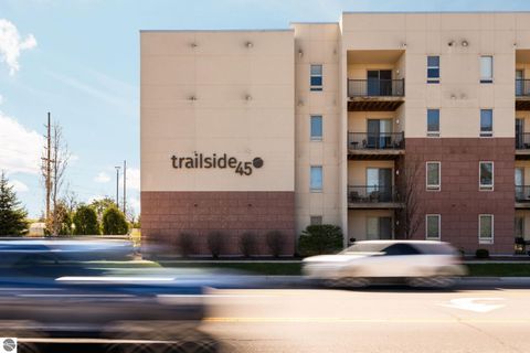 Tiny photo for 630306 S Garfield Avenue #306, Traverse City, MI 49686 (MLS # 1945084)