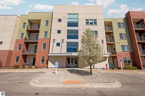 Tiny photo for 630306 S Garfield Avenue #306, Traverse City, MI 49686 (MLS # 1945084)