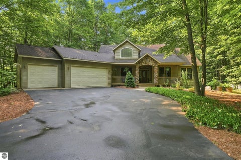 Photo of 982 Shamrock Lane, Traverse City, MI 49696 (MLS # 1949314)