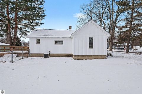 Tiny photo for 200 Nebobish Avenue, Essexville, MI 48732 (MLS # 1941829)