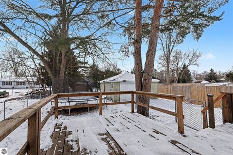 Tiny photo for 200 Nebobish Avenue, Essexville, MI 48732 (MLS # 1941829)