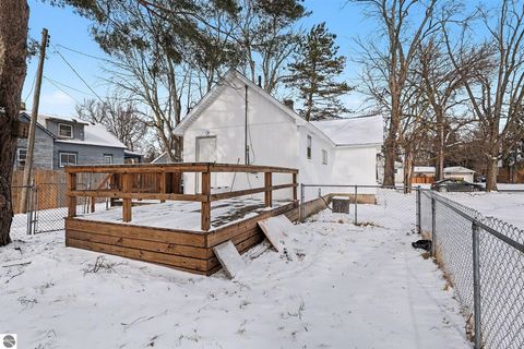 Tiny photo for 200 Nebobish Avenue, Essexville, MI 48732 (MLS # 1941829)