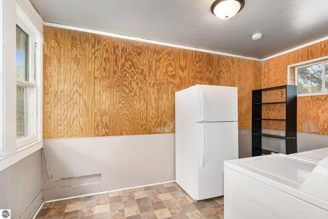 Tiny photo for 805 S Douglas Drive, Mt Pleasant, MI 48858 (MLS # 1942316)