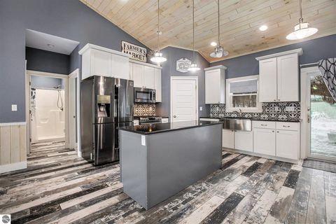 Tiny photo for 23736 110th Avenue, Tustin, MI 49688 (MLS # 1941297)