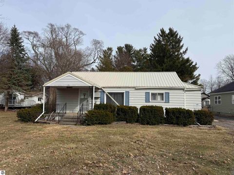Photo of 213 S Bankson, St Louis, MI 48880 (MLS # 1942719)
