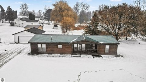 Photo of 1283 S Waldron Road, Crystal, MI 48818 (MLS # 1941499)