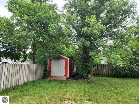Tiny photo for 817 Walnut Street, Cadillac, MI 49601 (MLS # 1945177)