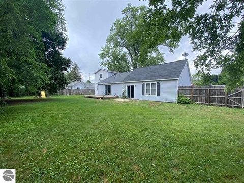 Tiny photo for 817 Walnut Street, Cadillac, MI 49601 (MLS # 1945177)