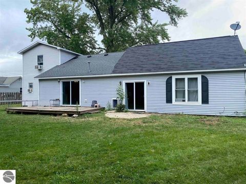 Tiny photo for 817 Walnut Street, Cadillac, MI 49601 (MLS # 1945177)