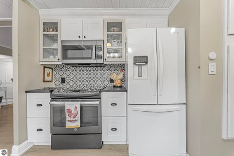 Tiny photo for 207 Birchwood Avenue, Traverse City, MI 49685 (MLS # 1943006)