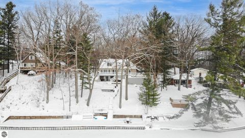 Photo of 7670 Five Lakes Drive, Farwell, MI 48622 (MLS # 1941155)