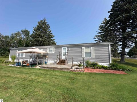 Photo of 11765 West Shore Drive, Houghton Lake, MI 48629 (MLS # 1942939)