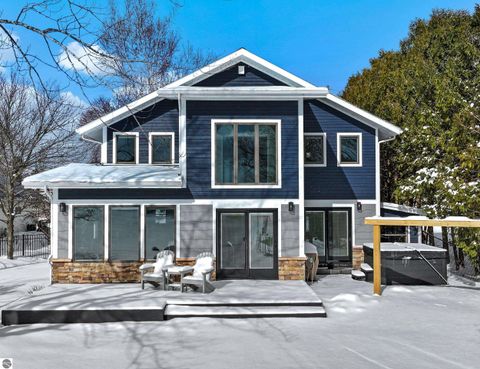 Photo of 609 Lake Shore Drive, Cadillac, MI 49601 (MLS # 1942555)