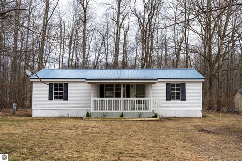 Photo of 2002 Sequoia Court, Lake Isabella, MI 48893 (MLS # 1943235)