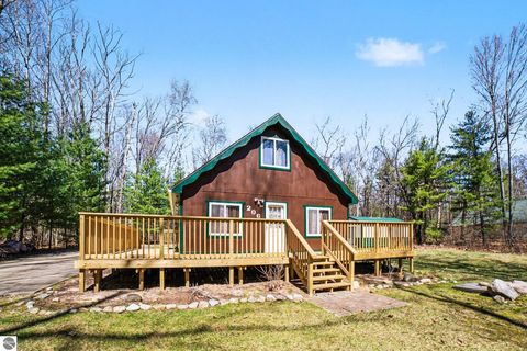 Photo of 206 Silverhill Drive, Houghton Lake, MI 48629 (MLS # 1944026)