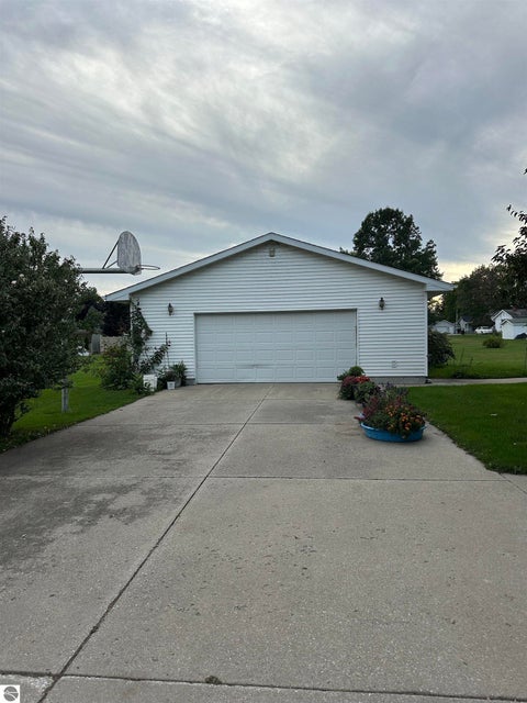 Tiny photo for 333 N Chippewa ST, Shepherd, MI 48883 (MLS # 1950572)