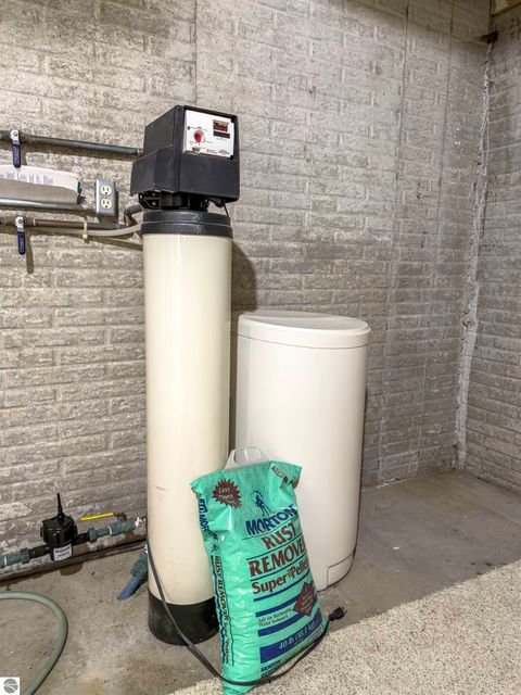 Tiny photo for 350 Applewood Lane, Mt Pleasant, MI 48858 (MLS # 1941904)