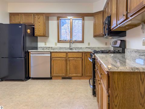 Tiny photo for 350 Applewood Lane, Mt Pleasant, MI 48858 (MLS # 1941904)