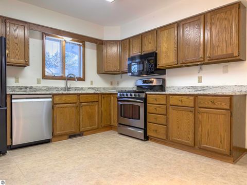 Tiny photo for 350 Applewood Lane, Mt Pleasant, MI 48858 (MLS # 1941904)