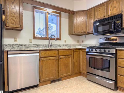 Tiny photo for 350 Applewood Lane, Mt Pleasant, MI 48858 (MLS # 1941904)