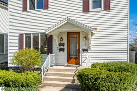 Tiny photo for 214 W Tenth Street, Traverse City, MI 49684 (MLS # 1945131)