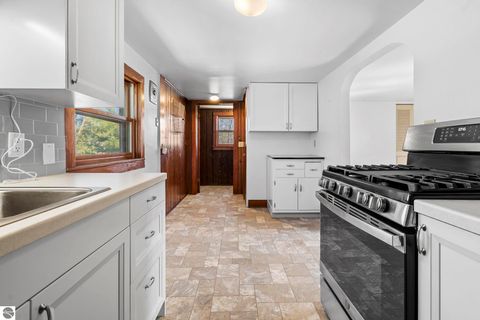 Tiny photo for 214 W Tenth Street, Traverse City, MI 49684 (MLS # 1945131)