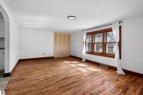 Tiny photo for 214 W Tenth Street, Traverse City, MI 49684 (MLS # 1945131)