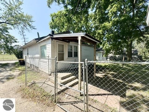 Tiny photo for 1709 Hickory Street, Alma, MI 48801 (MLS # 1948854)