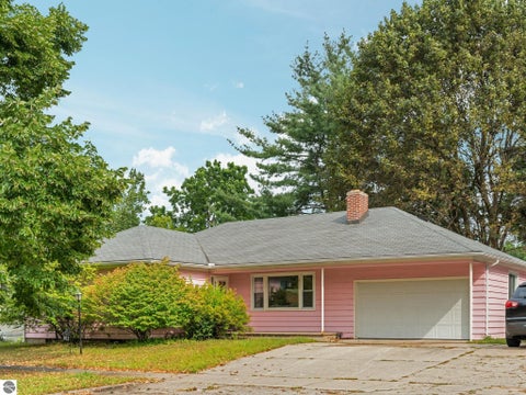Tiny photo for 611 Washington Street, Cadillac, MI 49601 (MLS # 1950465)