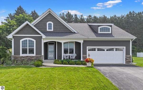 5055 S COLONIAL DR, TRAVERSE CITY, MI 49685 - Image 7debebaef7e4fffe1bf7fe235548cd13/573405402