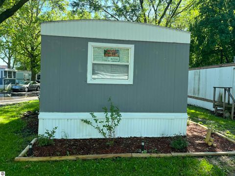 Tiny photo for 315 Linwood Avenue, Alma, MI 48801 (MLS # 1945731)