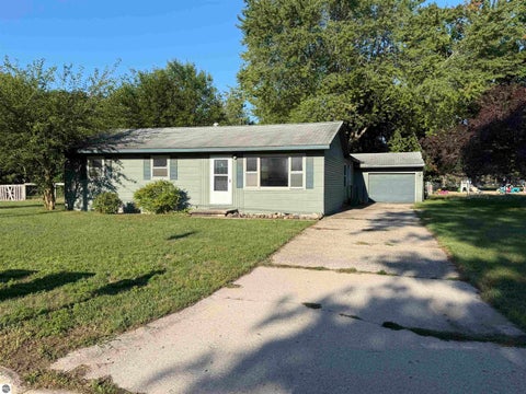 Photo of 1115 Park, Clare, MI 48617 (MLS # 1950028)