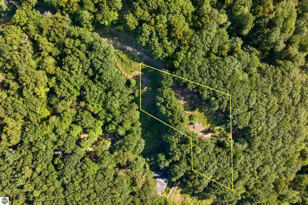 WOODSMERE HILLS DR, FRANKFORT, MI 49635 - Image 7f0a1daa7a666ba90af2d720f0adffa4/4052886210