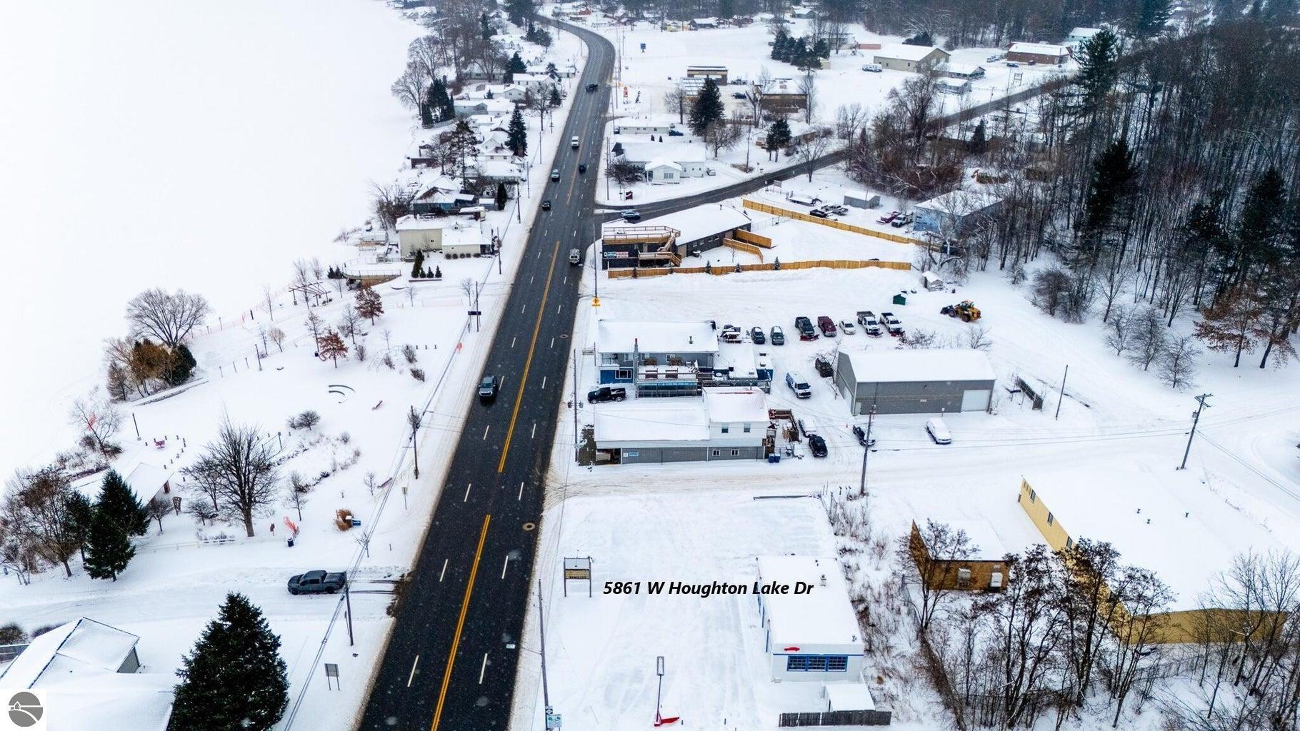 5861 W Houghton Lake Drive