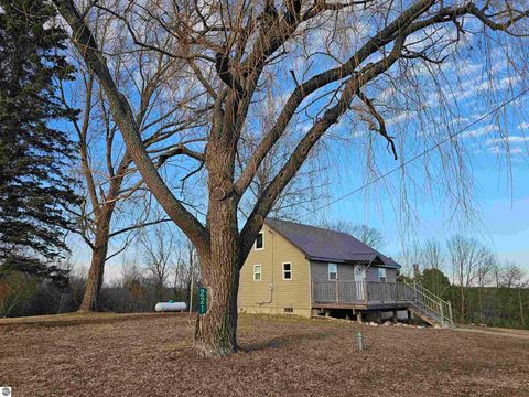 Photo of 221 S Baldwin Street, Lake City, MI 49651 (MLS # 1942842)