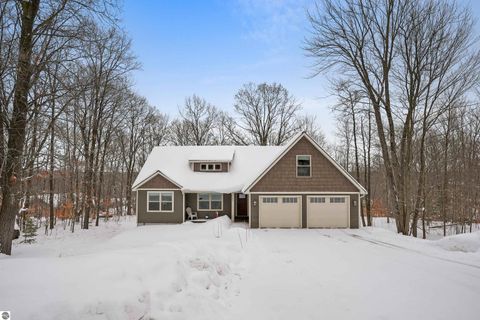 Tiny photo for 180 Hunters Ridge, Cadillac, MI 49601 (MLS # 1942204)