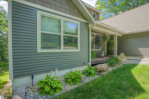 Tiny photo for 180 Hunters Ridge, Cadillac, MI 49601 (MLS # 1942204)