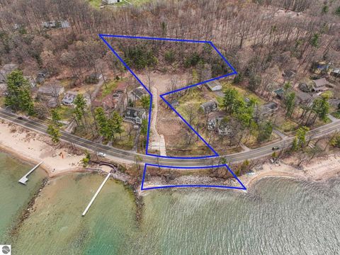 Photo of 9006 Peninsula Drive, Traverse City, MI 49686 (MLS # 1944760)