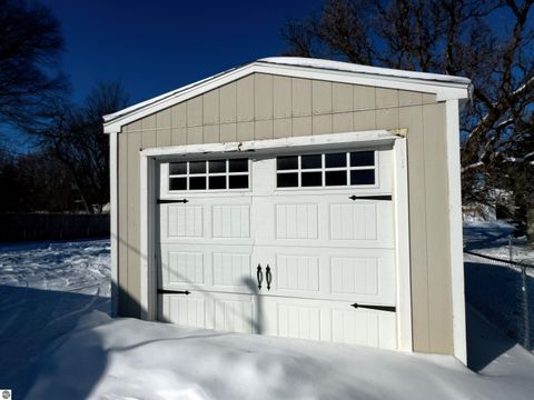 Tiny photo for 544 W Upton Avenue, Reed City, MI 49307 (MLS # 1942416)