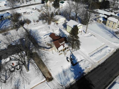 Tiny photo for 544 W Upton Avenue, Reed City, MI 49307 (MLS # 1942416)