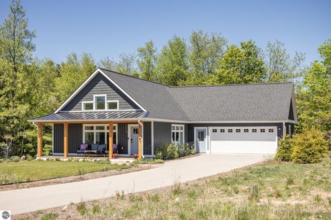 Photo of 9918 Ottawa Drive, Empire, MI 49630 (MLS # 1945518)