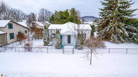 Photo of 714 Leelanau Avenue, Frankfort, MI 49635 (MLS # 1941872)