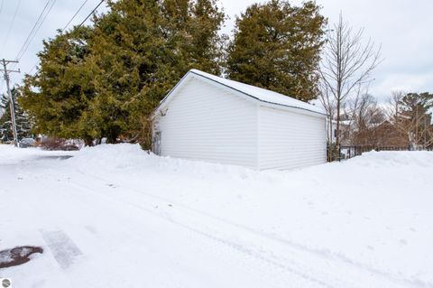 Tiny photo for 714 Leelanau Avenue, Frankfort, MI 49635 (MLS # 1941872)