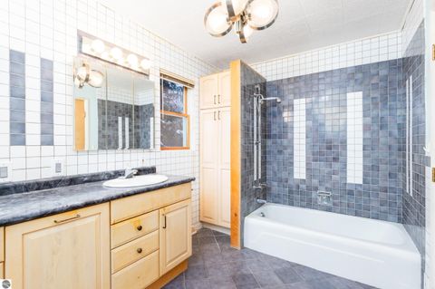 Tiny photo for 714 Leelanau Avenue, Frankfort, MI 49635 (MLS # 1941872)