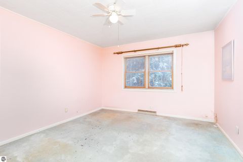 Tiny photo for 714 Leelanau Avenue, Frankfort, MI 49635 (MLS # 1941872)