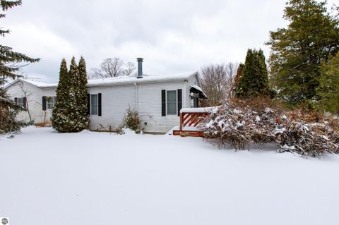 Tiny photo for 714 Leelanau Avenue, Frankfort, MI 49635 (MLS # 1941872)