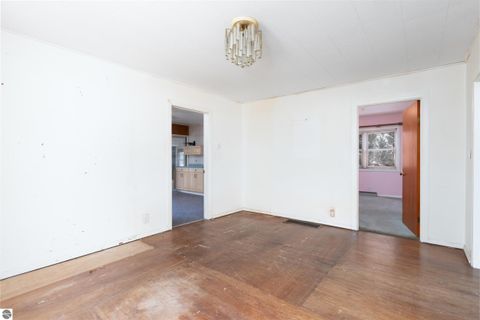 Tiny photo for 714 Leelanau Avenue, Frankfort, MI 49635 (MLS # 1941872)